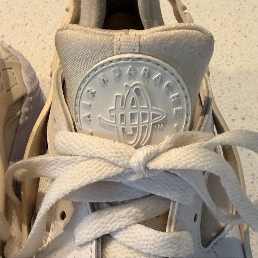 Nike Air Huarache Triple White Men 10 EUR 44 Neoprene Sleeve 318429-111 - Picture 7 of 9